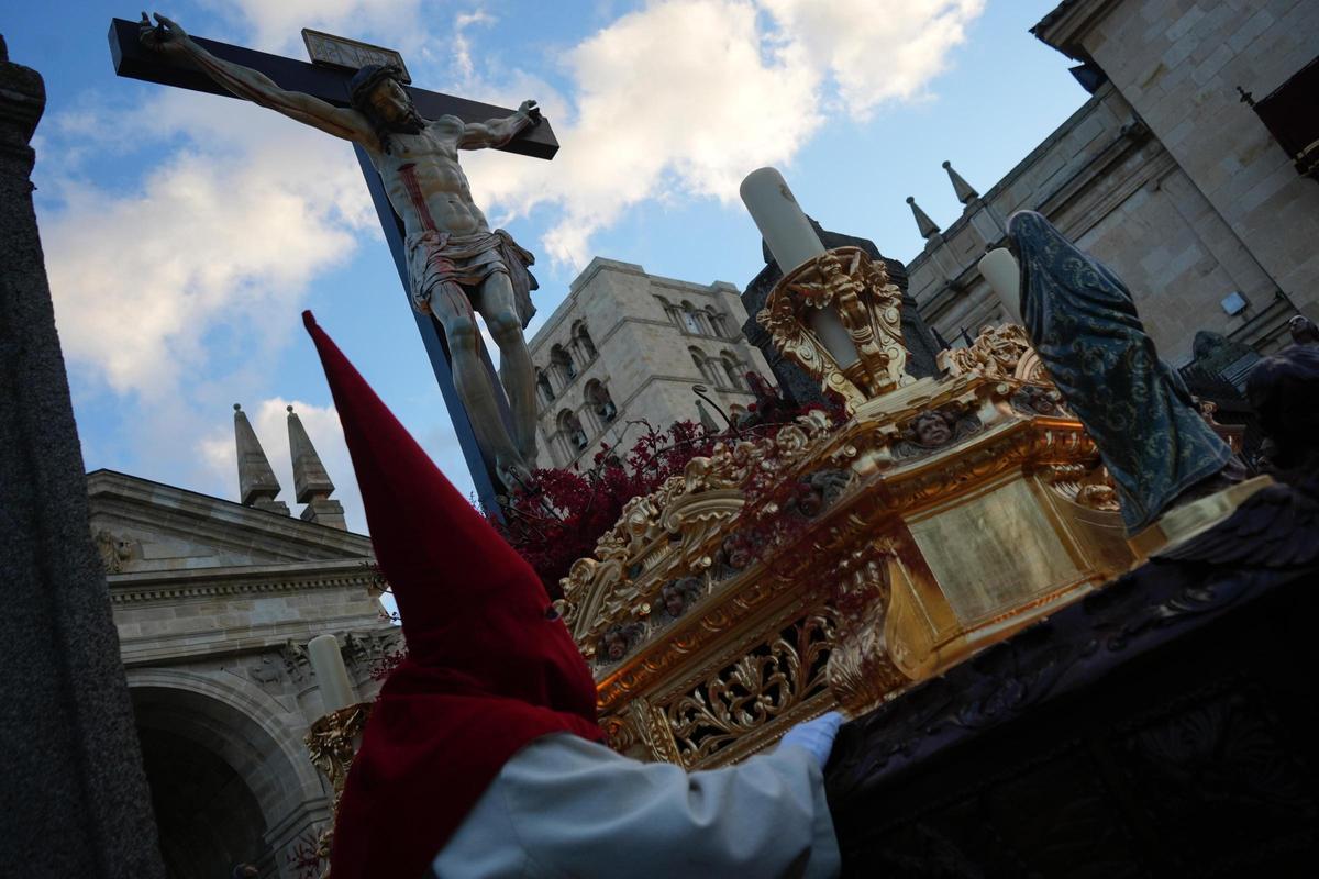 El Cristo de las Injurias, durante la plegaria