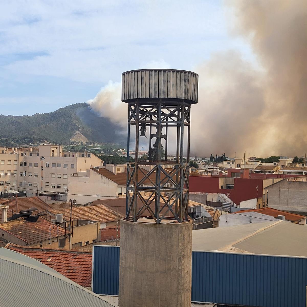 Las imágenes del grave incendio forestal en Los Garres (Murcia)