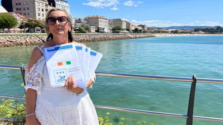 Aurora Prieto, con certificados de calidad de aguas de baño. | // G.N.