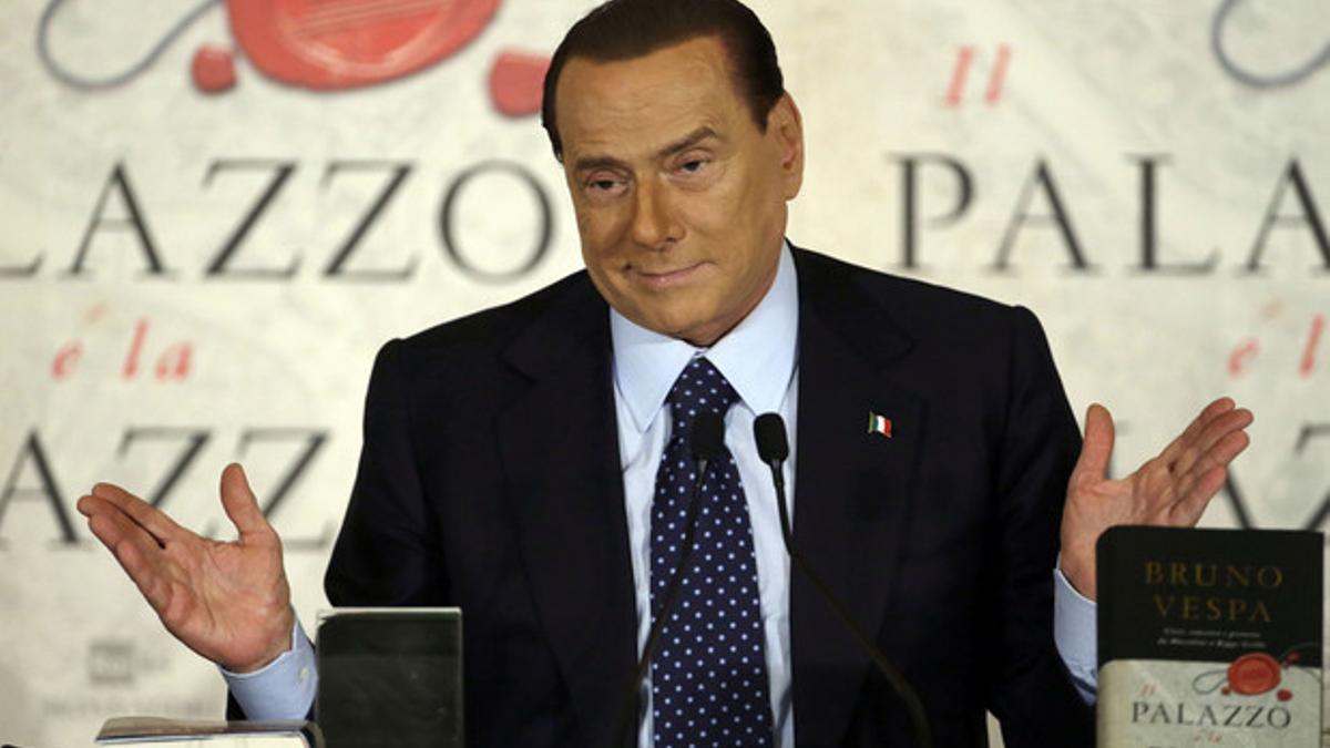 Silvio Berlusconi gesticula durante una rueda de prensa en Roma, el miércoles.