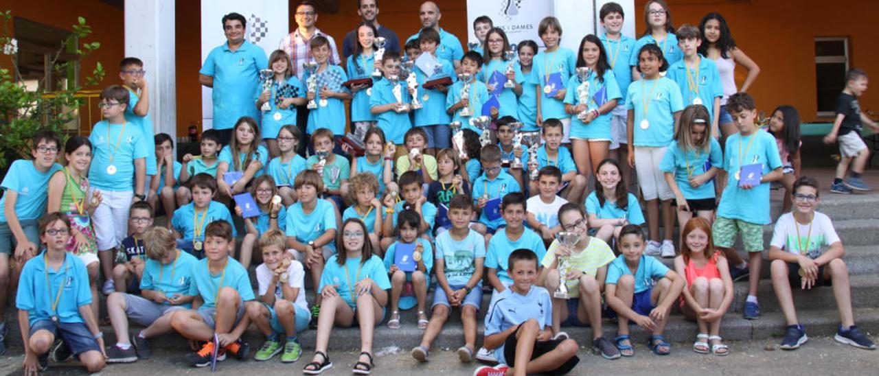 Imagen de los jugadores que han participado este año en el Circuito Escolar de Llevant, que ha sido organizado por el Club Reis i Dames.