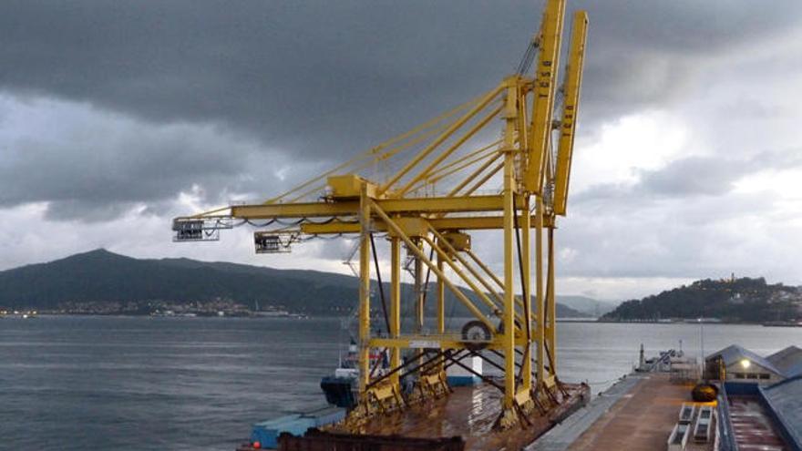 Las dos imponentes grúas, en el puerto de Vigo. //Puerto de Vigo