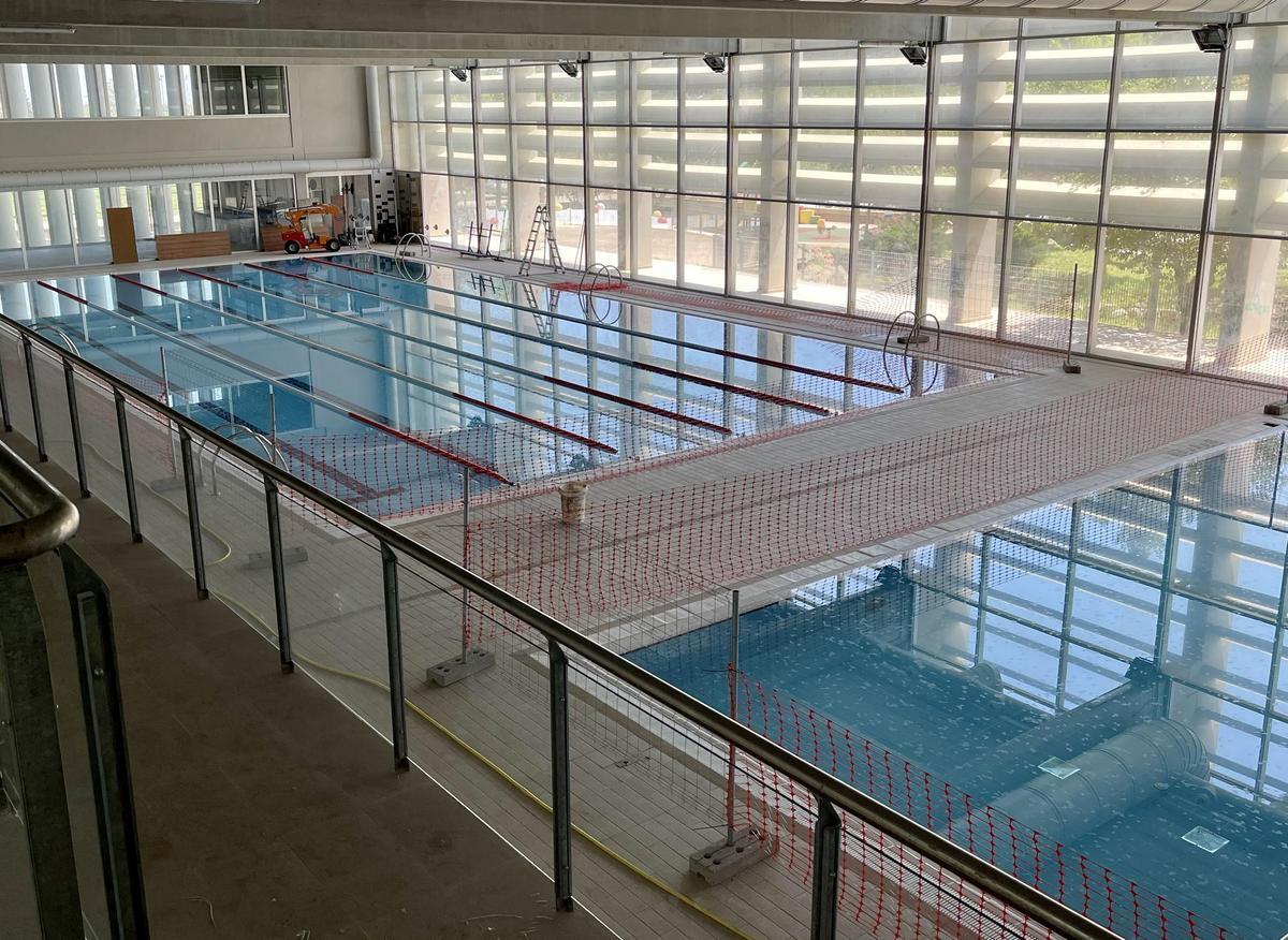 Interior de la piscina cubierta de Tavernes