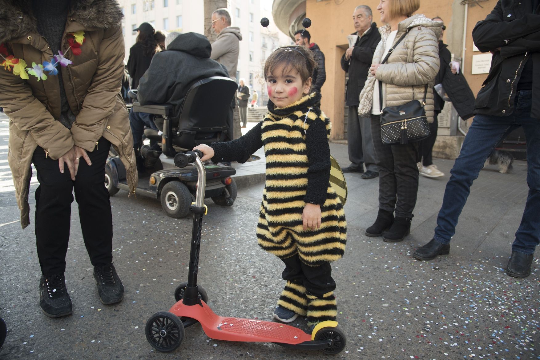 El Carnaval de Manresa recupera la seva màxima esplendor amb una marea d’infants