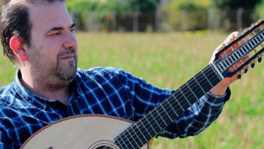 Pascual Ayala, artesano-guitarrero lorquino.