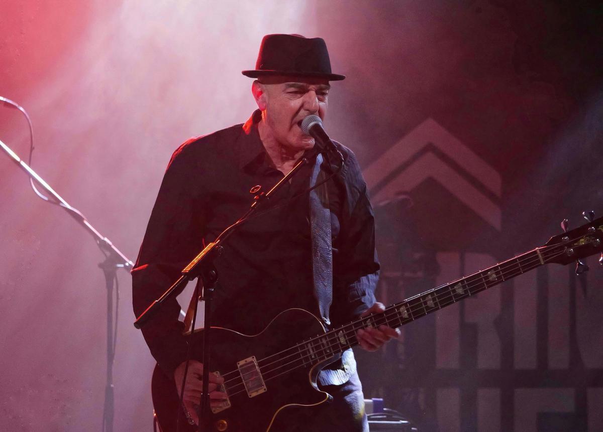 Antonio Arias, líder de Lagartija Nick en pleno concierto.