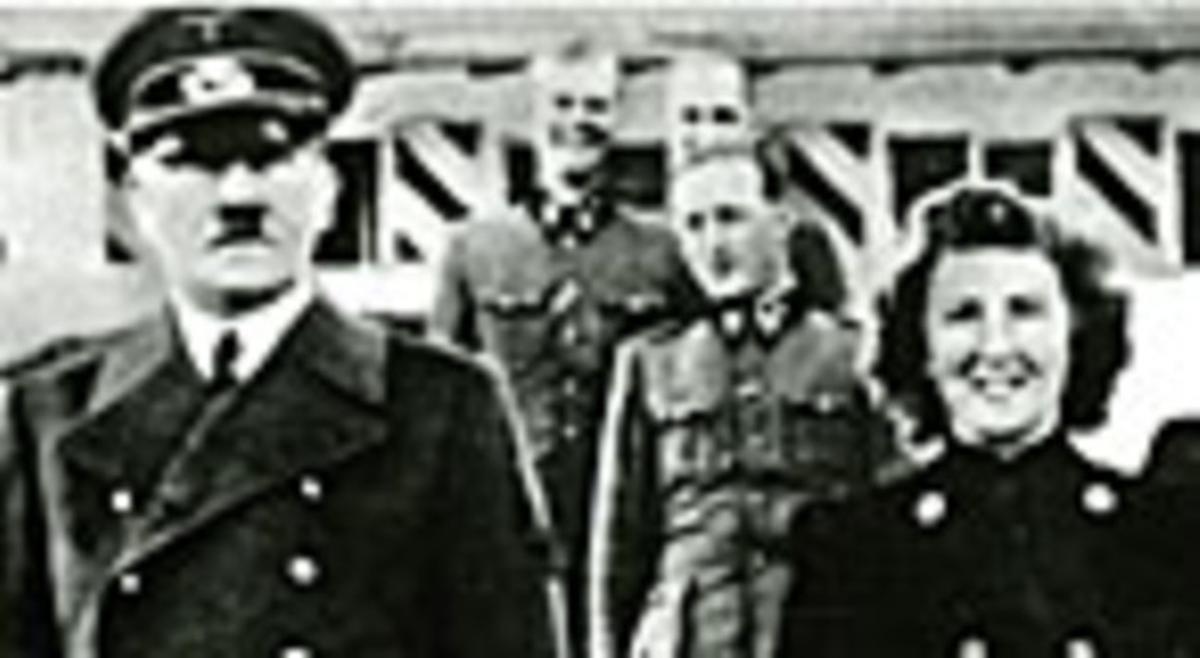 Adolf Hitler i la seva companya, Eva Braun, a principis dels anys 40. Adolf Hitler i la seva companya, Eva Braun, a principis dels anys 40.