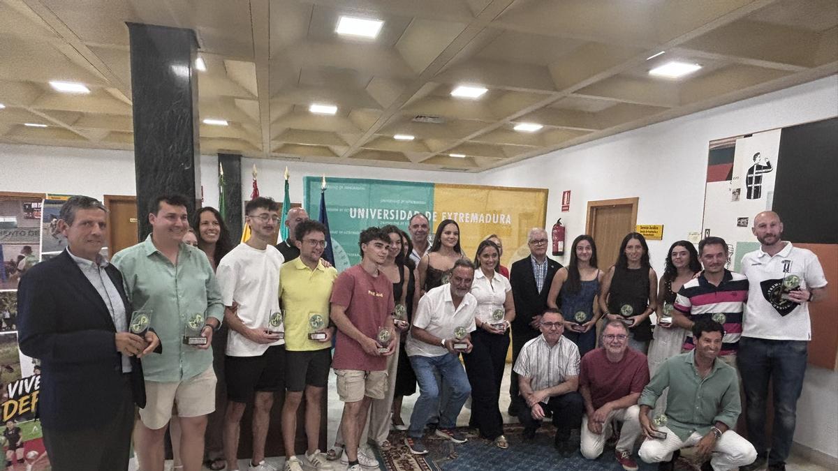 Foto de familia tras la recepción.