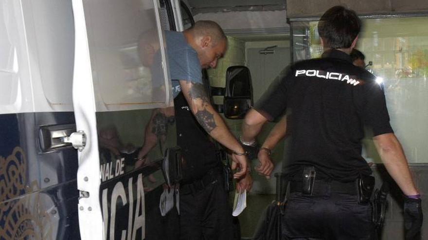 Prisión sin fianza para el hombre que mató a otro a golpes por una chaqueta en Zaragoza