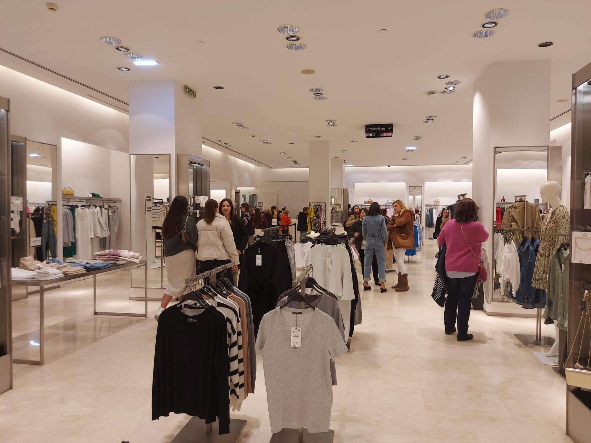 Adiós en Avilés a una de las tiendas más antiguas de Zara en el mundo