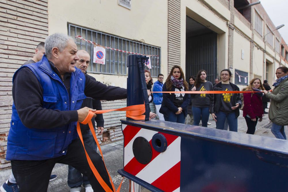 Simulacro de la plantá de la falla del ayuntamiento