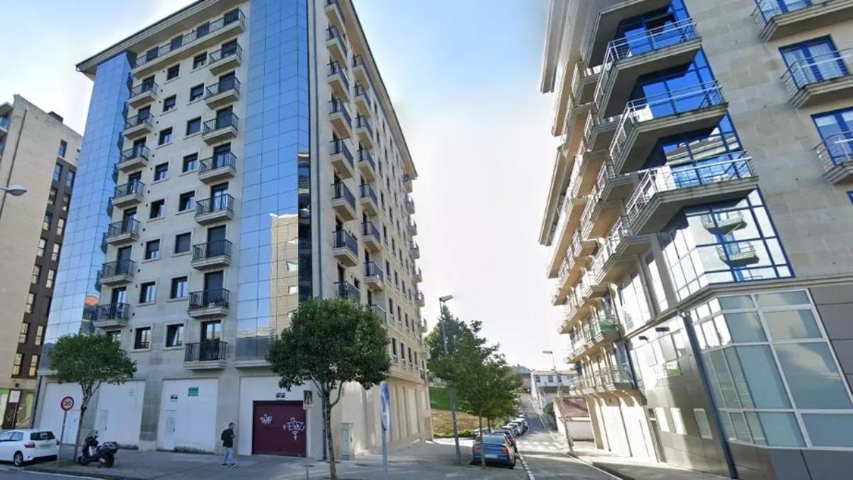 El número 31 de la Avenida de Barcelona en Santiago de Compostela, a la izquierda