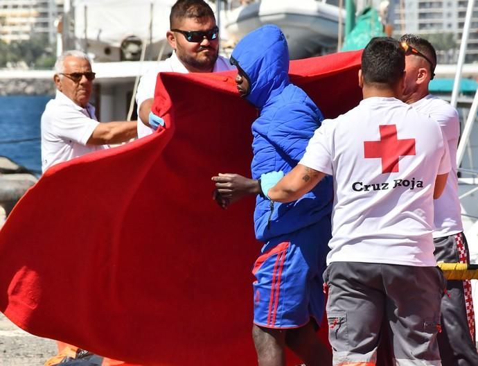 28/02/20 ARGUINEGUIN. MOGÁN. Llegada de migrantes al puerto de Arguineguin después de ser rescatados por un velero. Fotógrafa: YAIZA SOCORRO.  | 28/02/2020 | Fotógrafo: Yaiza Socorro