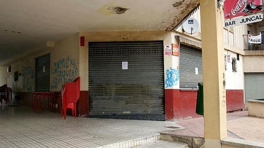 Exterior del bar del barrio de Yagüe donde una mujer rumana, T.S, falleció anoche por las lesiones con arma blanca que le produjo su ex pareja, M.S., un rumano de 52 años, que después se suicidó.