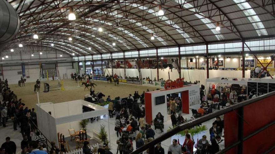 Vista del recinto ferial de punta Arnela donde se celebra la competición del Salón del Caballo.