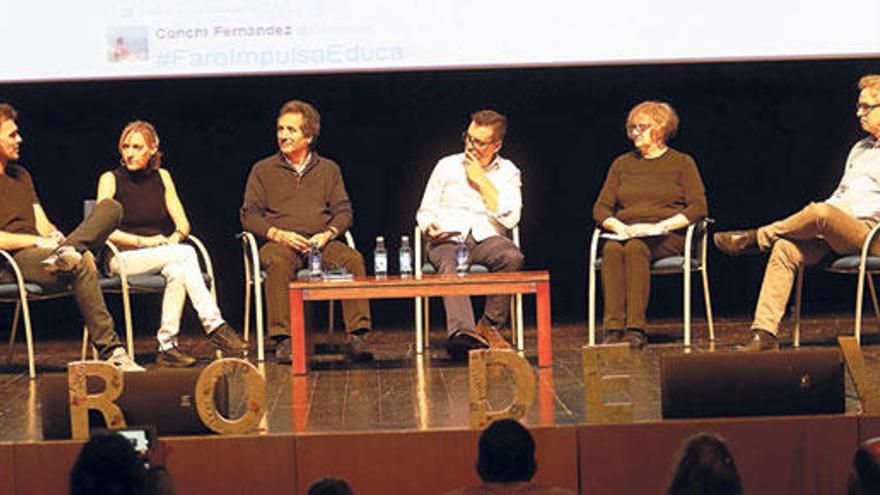 De izquierda a derecha, Javier García, Laura Llauder, Andrés Bellido, Manel Rivas, Bertila Fernández y Pedro Sarmiento  // R. Grobas