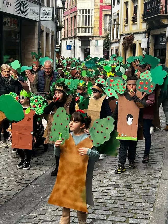 Un viaje por el mundo y a la naturaleza: así han celebrado los colegios de Villaviciosa el carnaval