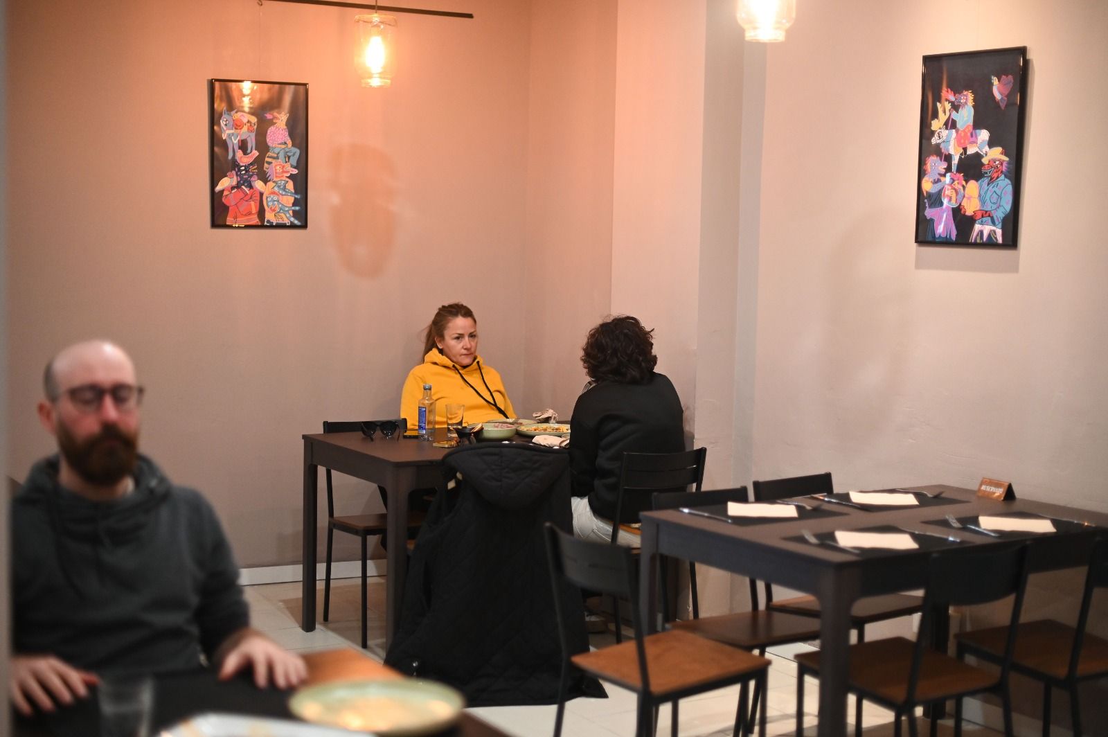 En imágenes | Abre La Birrosta, el nuevo restaurante que reinventa el histórico bar de La Magdalena