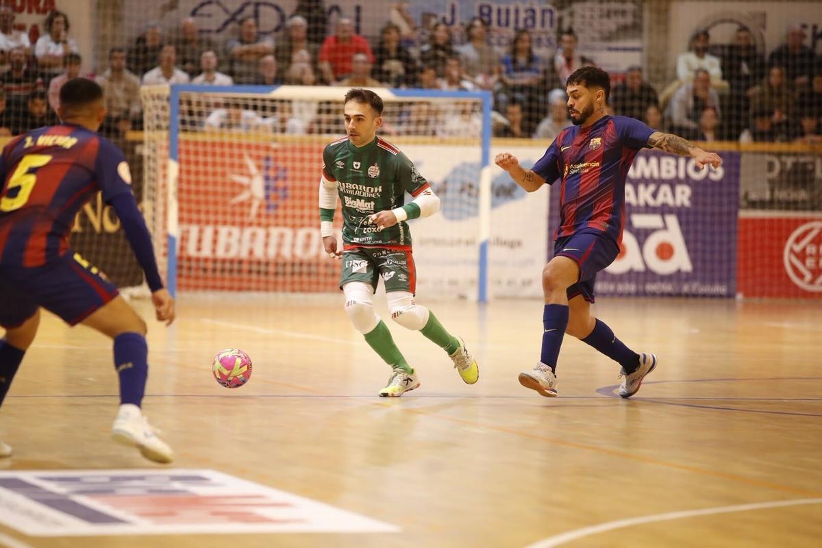 Iván Fernández, contra el Barça.