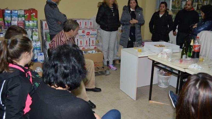 Arévalo visitó a los voluntarios de Mos Axuda. // FdV