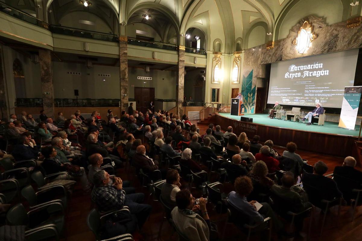 La primera sesión contó con numeroso público.