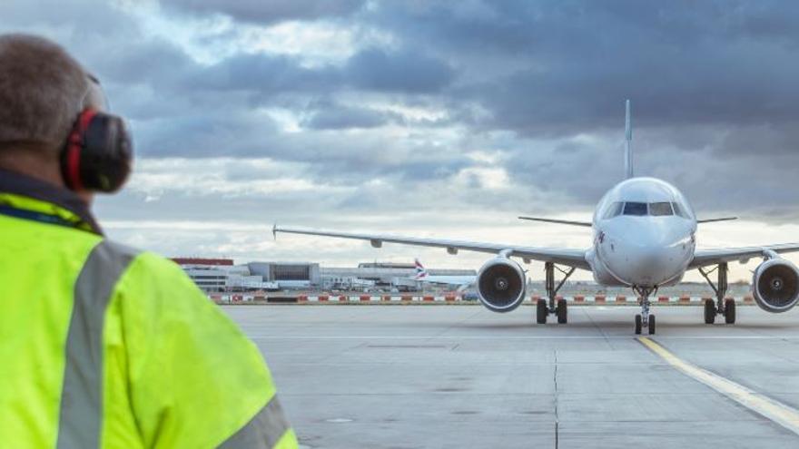 Trabajadores de ‘handling’ del aeropuerto de Palma denuncian el caos con sus nóminas en Menzies