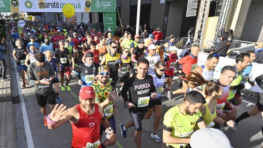 Un grupo de corredores en la salida del Marató bp Castelló de una edición anterior.