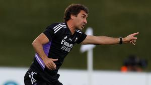 El entrenador del Real Madrid Castilla, Raúl González