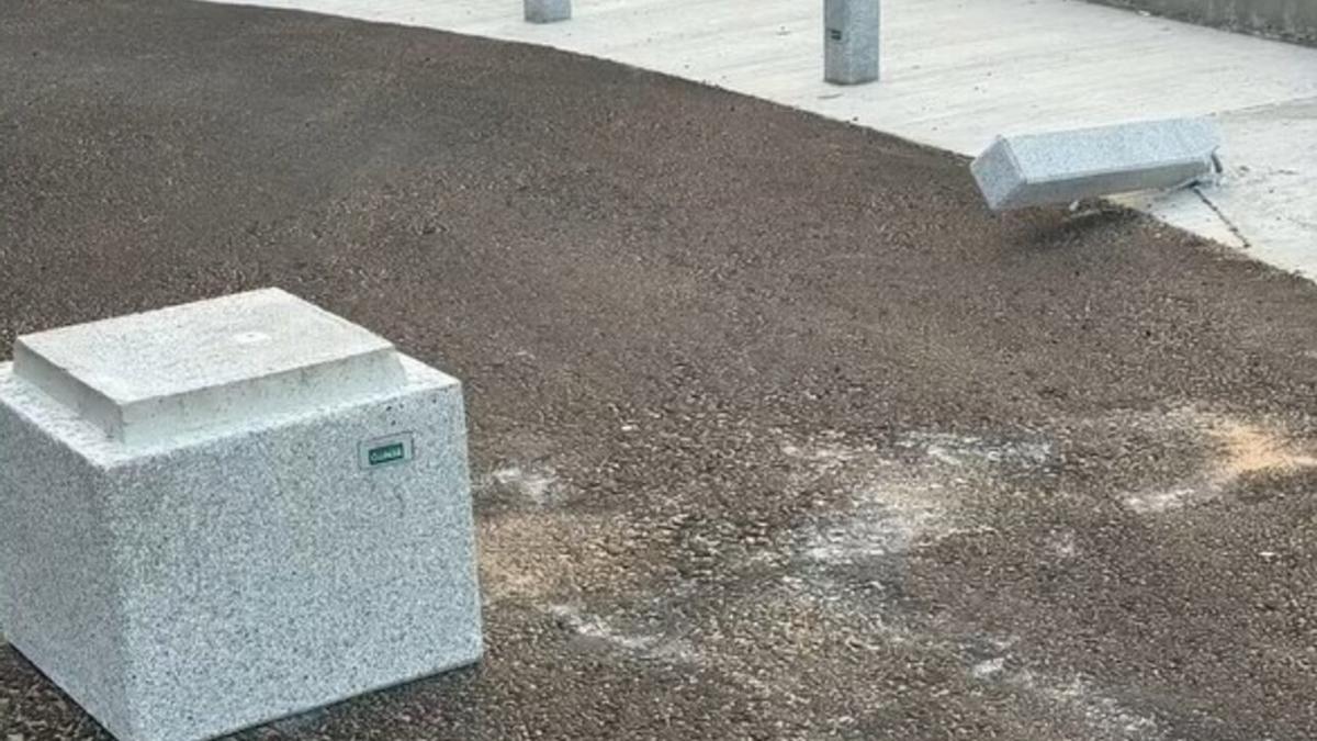 Parte de los daños en la rotonda de Las Teresitas