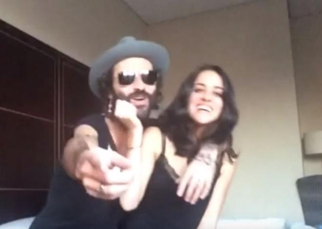 Leiva y Macarena García juntos en un videoclip