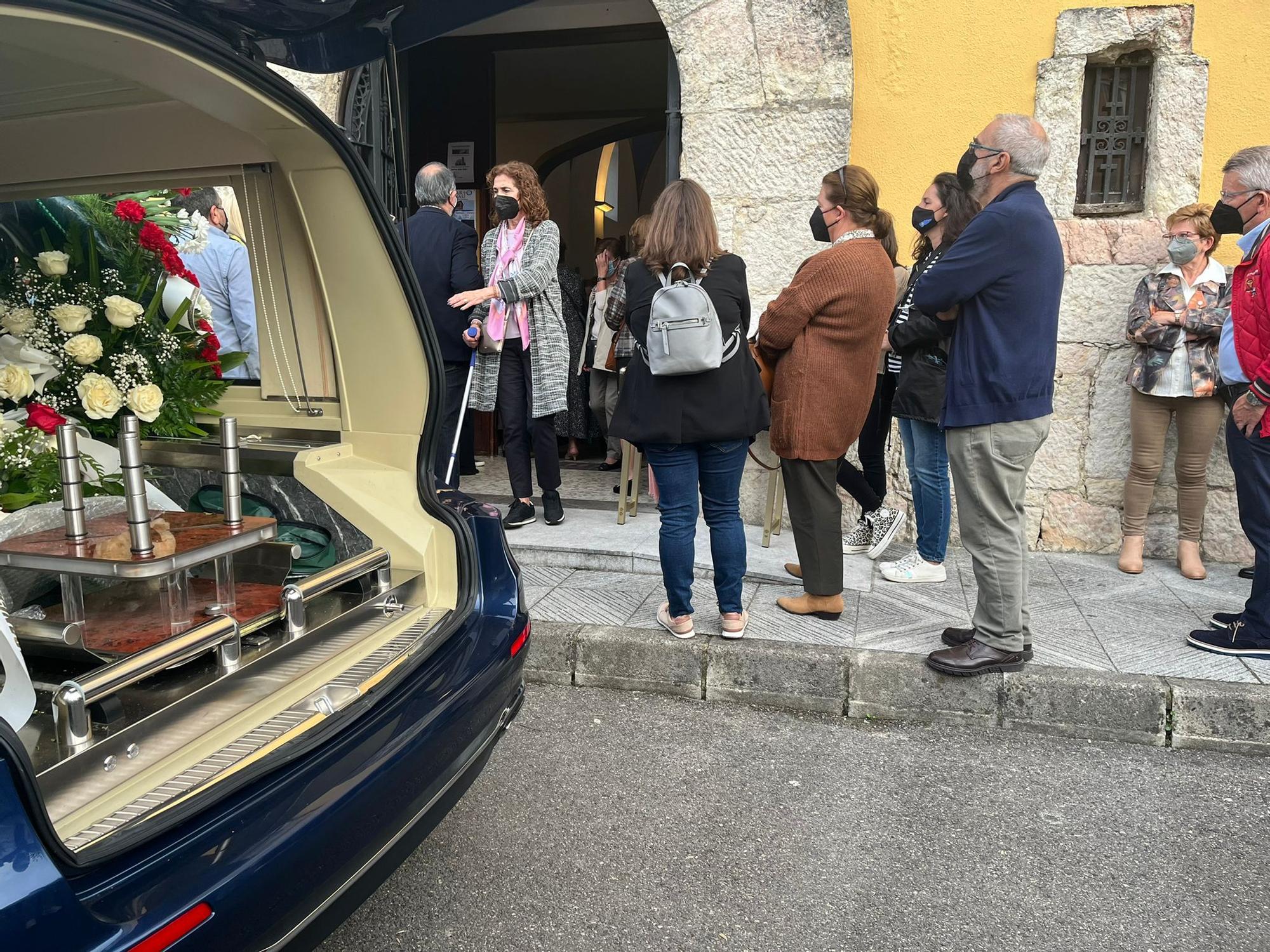 Emotivo adiós en Lugones al conocido tamborilero Javi Castro