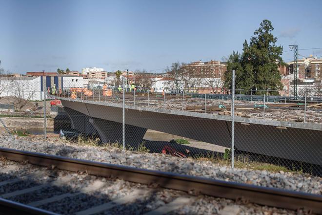 Así avanzan las obras del nuevo puente ferroviario sobre el Río Albarregas de Mérida
