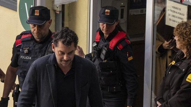 Jonathan Andic surt dels jutjats de Martorell amb el seu advocat.Jonathan Andic surt dels jutjats de Martorell. Al costat seu, l’advocat Sebastián de Juan, i més avançat Cristóbal Martell. | ZOWY VOETEN