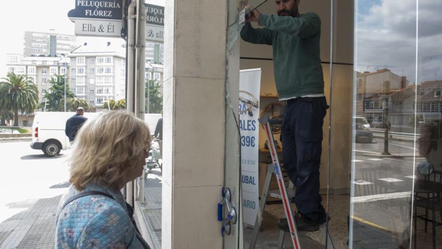 Robo en una óptica el pasado mayo. |  Casteleiro