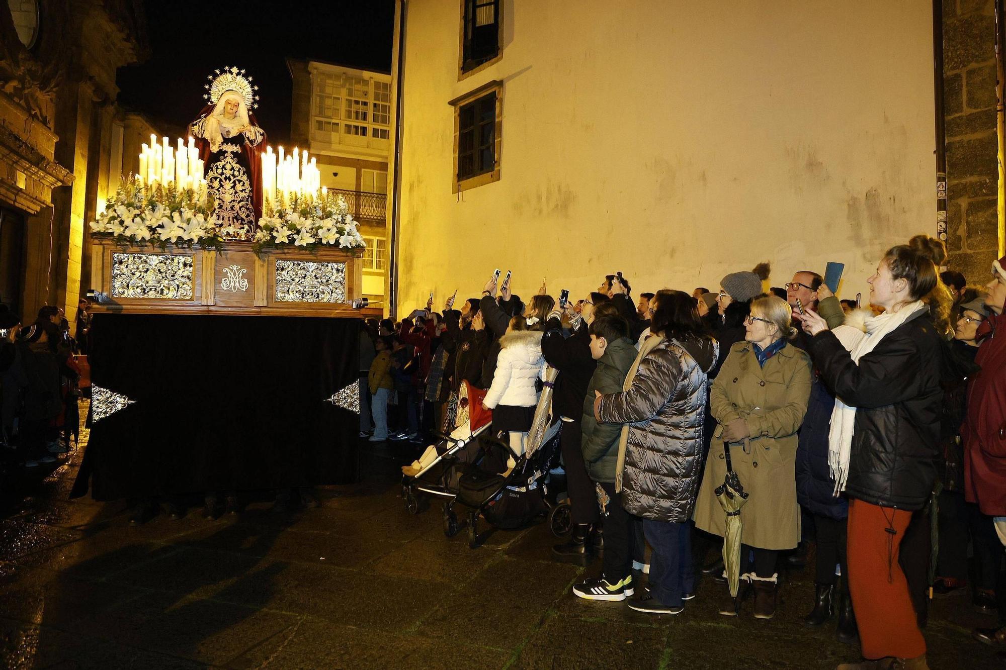 La procesión de Nuestra Señora de la Humildad venció a la lluvia este lunes