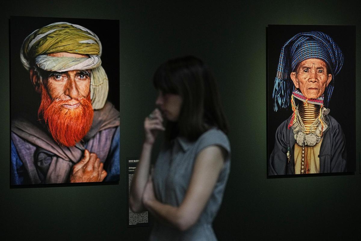 Exposición del fotógrafo Steve McCurry en el Palau Martorell de Barcelona