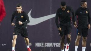 Coutinho y Yerry Mina, junto a Paulinho, en el entrenamiento previo a la vuelta de Copa contra el Espanyol.