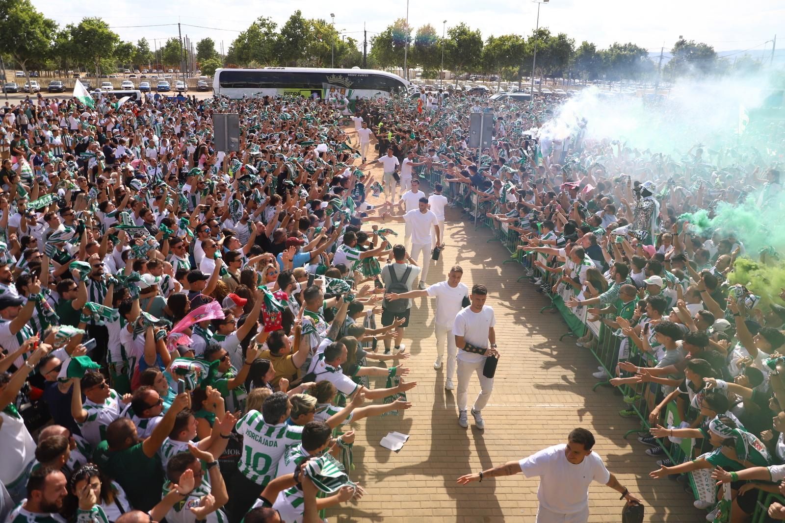 Córdoba CF-Ponferradina | El espectáculo de los aficionados en la Fan Zone de El Arcángel