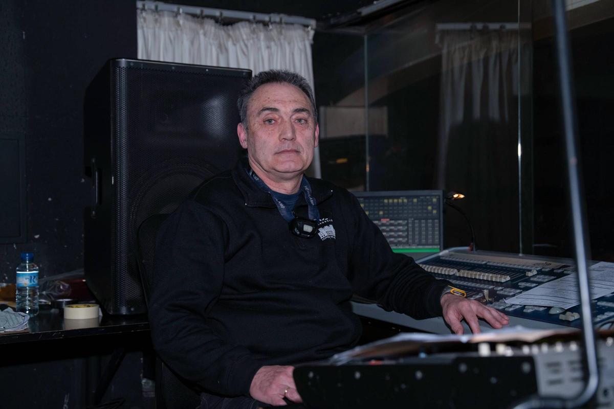 Benigno Rollán es el técnico de iluminación del Teatro López de Ayala de Badajoz.