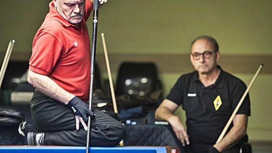 Xavier Fonellosa en plena acció sota l&#039;atenta mirada de Jordi Oliver