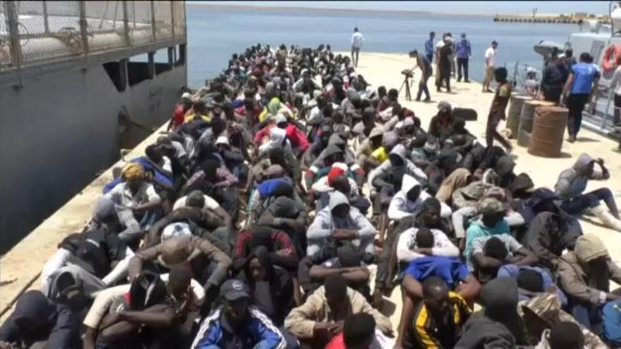 Un centenar de morts en un nou naufragi davant les costes de Líbia