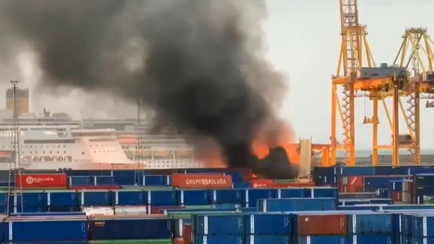 ¿Por qué ha chocado el ferry en el puerto de Barcelona?