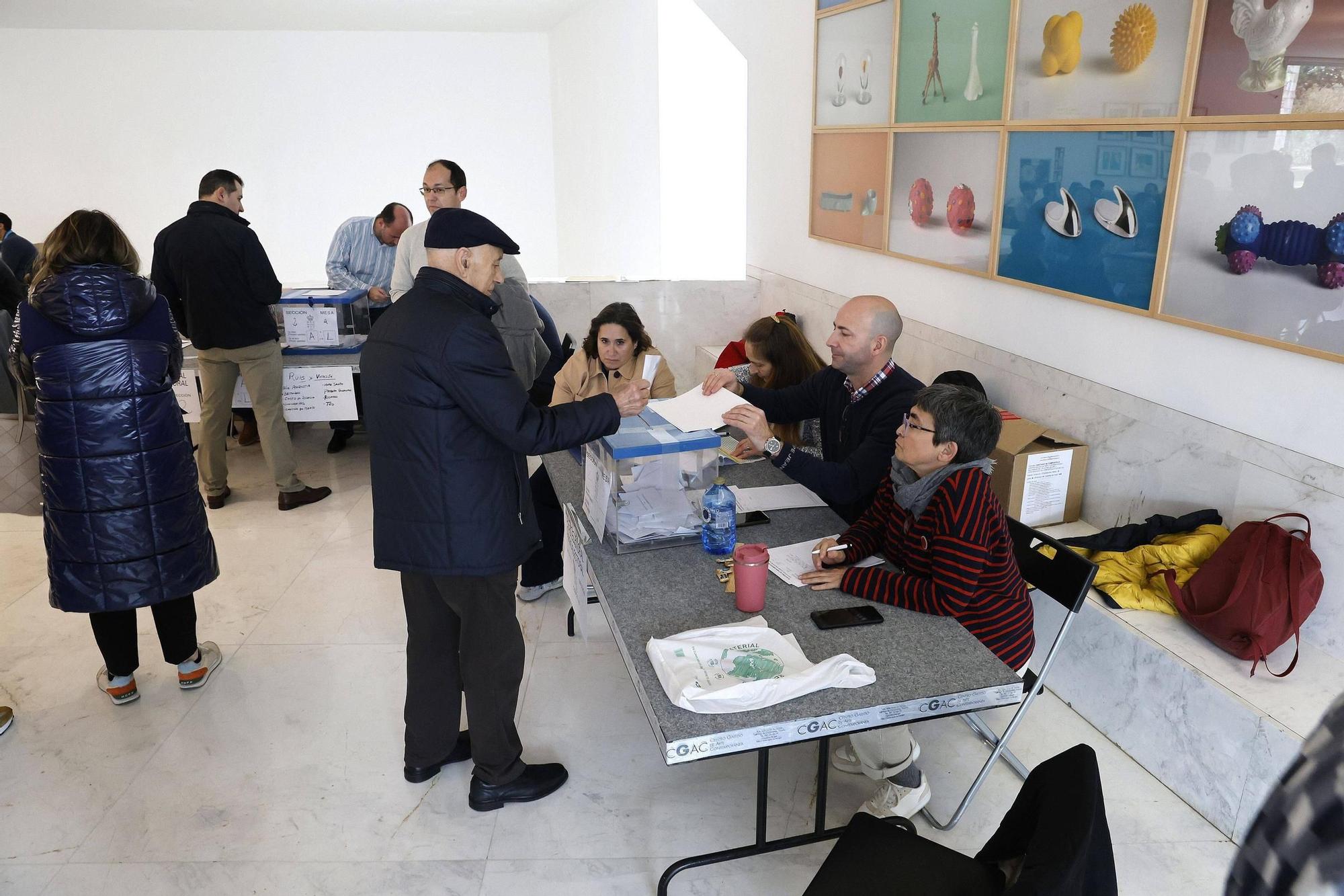 Así transcurre una jornada electoral clave en Santiago