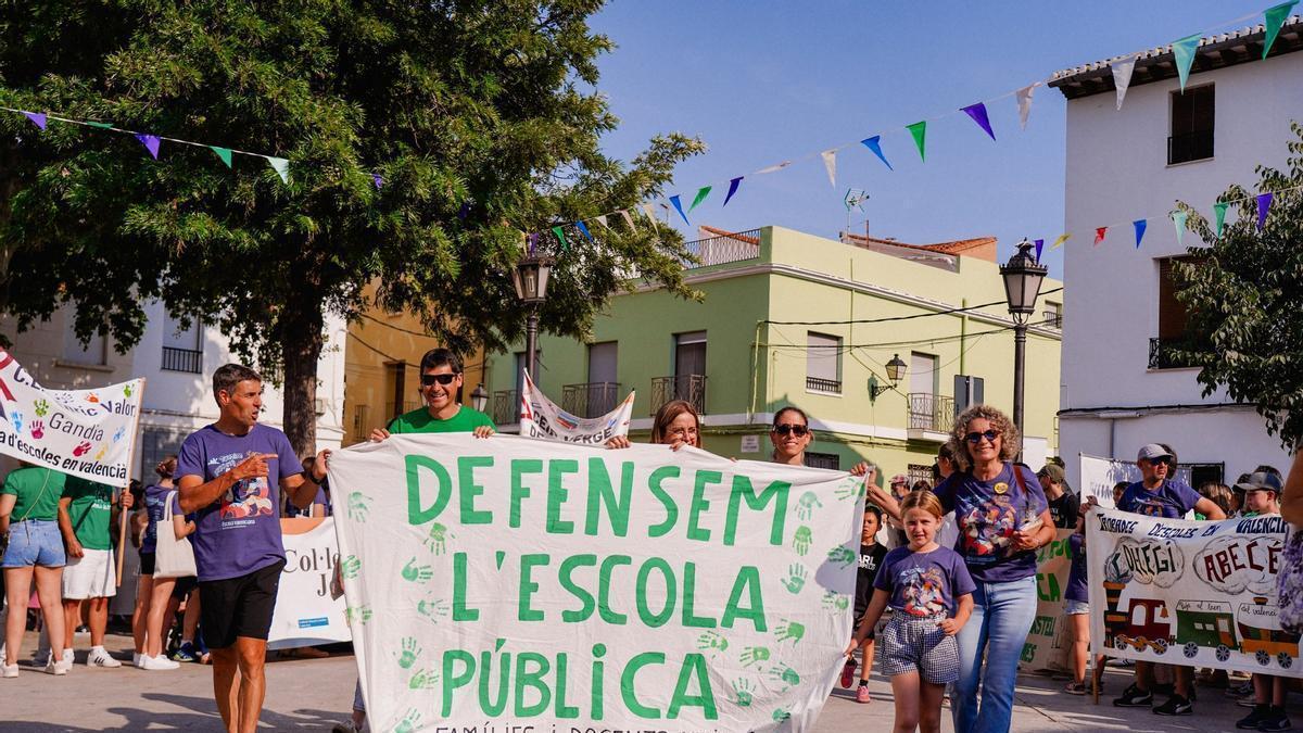 La Trobada de Potries va estar marcada per les reivindicacions dels docents
