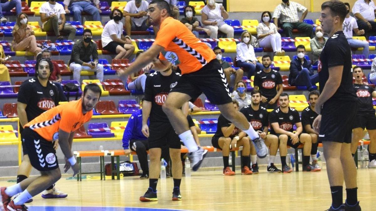 Imagen del partido de la Copa de Andalucía entre Iberquinoa Antequera y Trops.