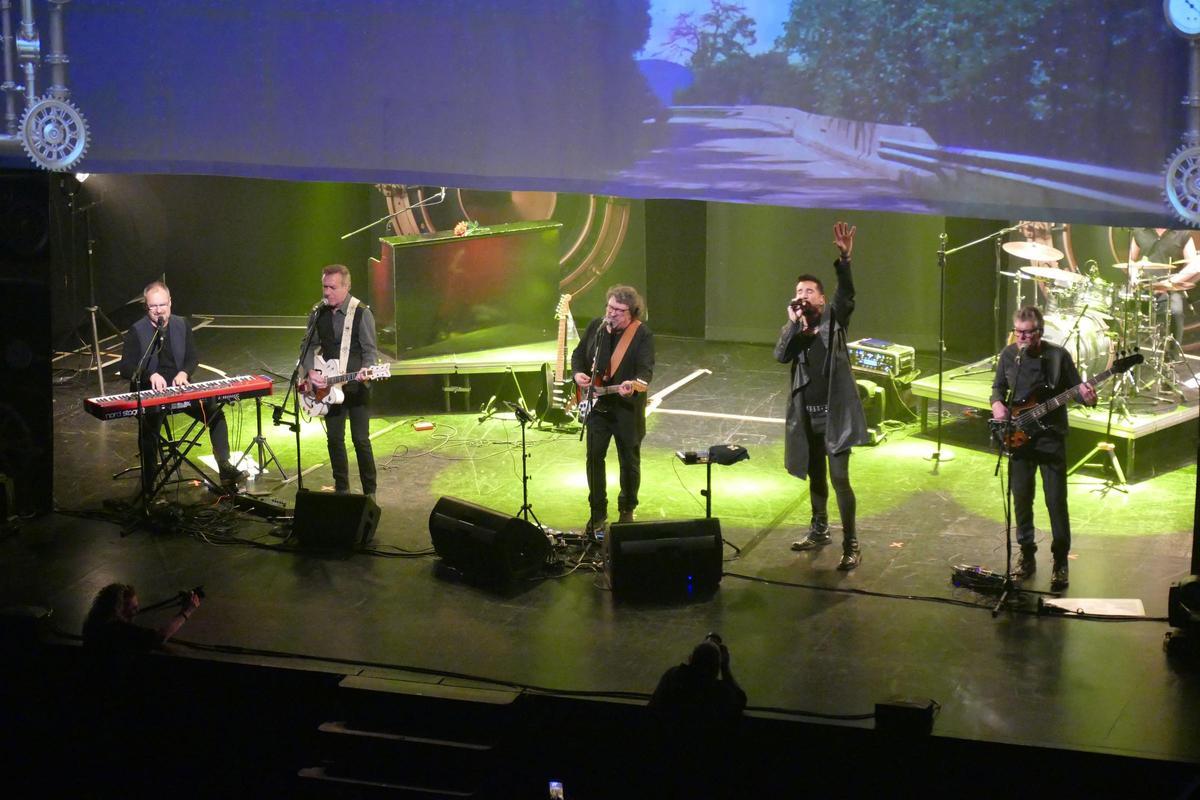 EN IMATGES | SAU triomfa al Teatre El Jardí amb els aires empordanesos de Fredrik Strand