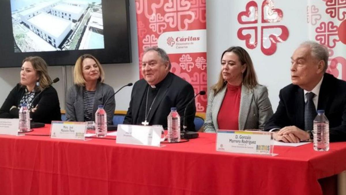 Por la izquierda, Astrid Pérez, Noemí Santana, José Mazuelos, Dolores Corujo y Gonzalo Marrero, ayer.