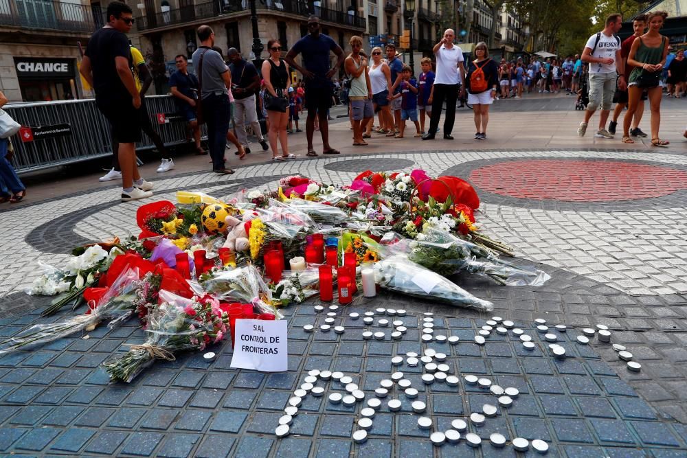 Homenaje en Las Ramblas a las víctimas de los atentados de Cataluña