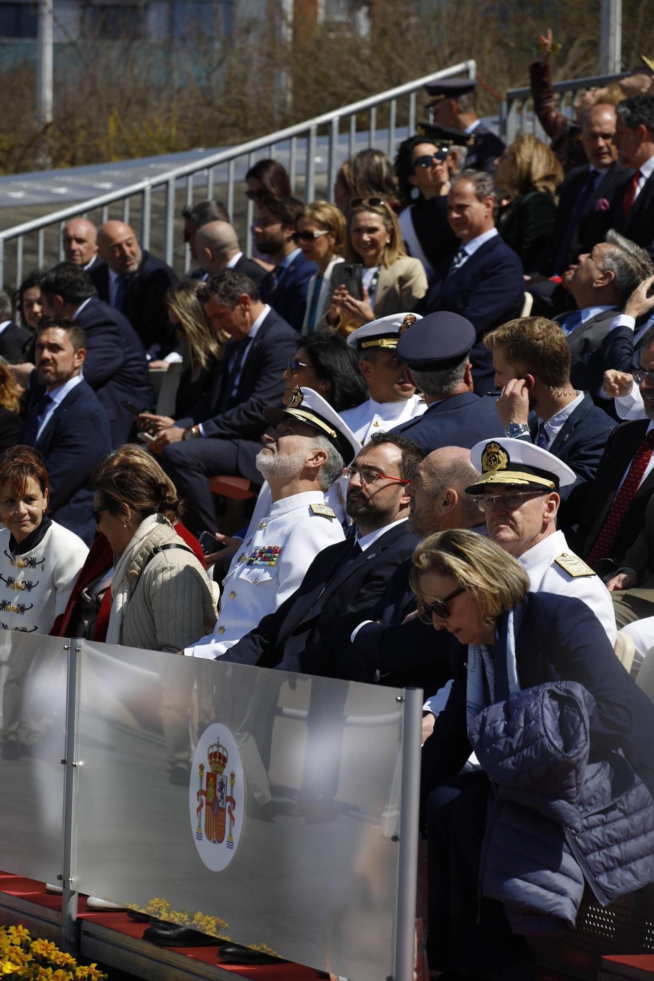 EN IMÁGENES: Así fue la revista naval  del Rey Felipe VI y la exhibición aérea en Gijón por el Día de las Fuerzas Armadas