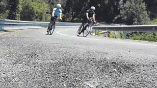 Un estudi apunta que passen més cotxes que bicicletes per la carretera dels Àngels